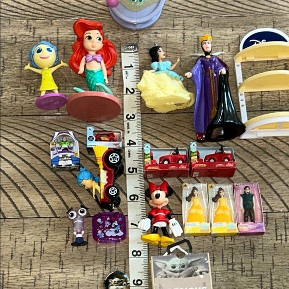 Disney Action Figures Minis with Disney Shelf 2! favorite ❤️ characters Playset - Picture 9 of 17